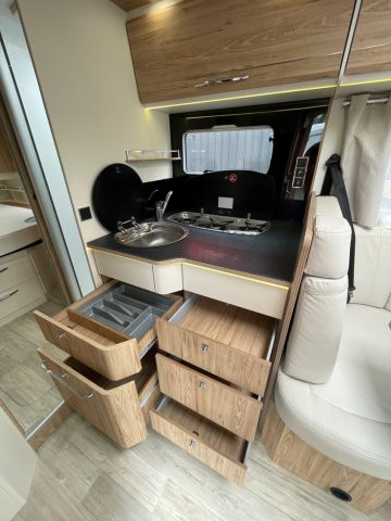 Bavaria Initial I740FC Style - Photo 12