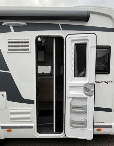 Challenger 318 Anniversary Edition - Lits central + pavillon - Photo 3