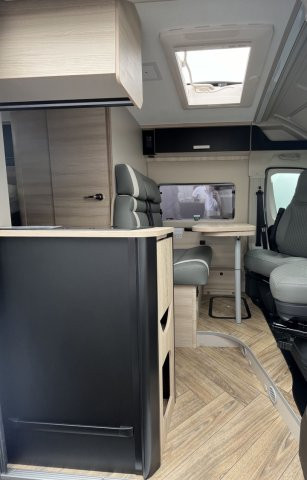 Challenger V210 Sport Edition V 210 - Le fourgon avec soute garage - Photo 6