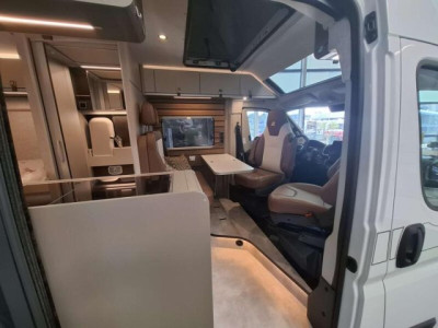 Hymer Camper Vans / Hymercar Ayers Rock - Photo 8