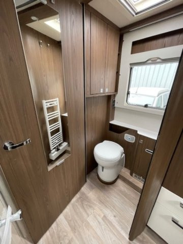 Hymer Classe-B MasterLine I 880 BMLI - Photo 8