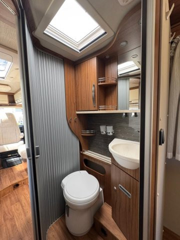 Hymer Exis-i 598 Fiat 2.3 150 CV - Photo 7