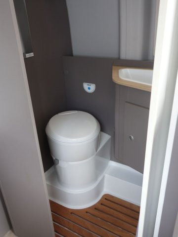 LMC Innovan 590 - Photo 9