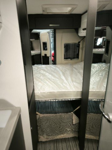 Mc Louis Menfys Van 3 SIGNATURE - Photo 3